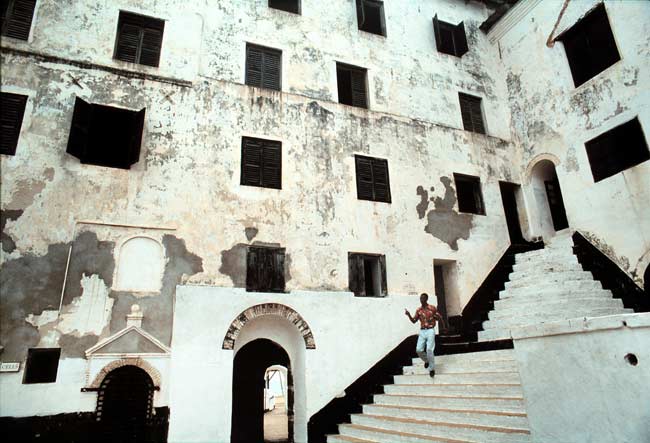 De binnenplaats van kasteel Elmina