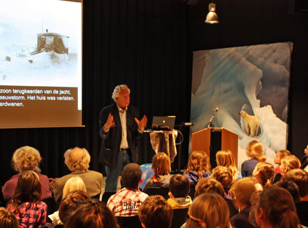 Jeugdboekenauteur Rob Ruggenberg vertelt over zijn boeken en leest voor